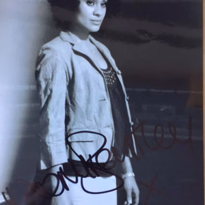 Naomi Bentley Autograph