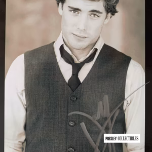 Dustin Milligan Autograph