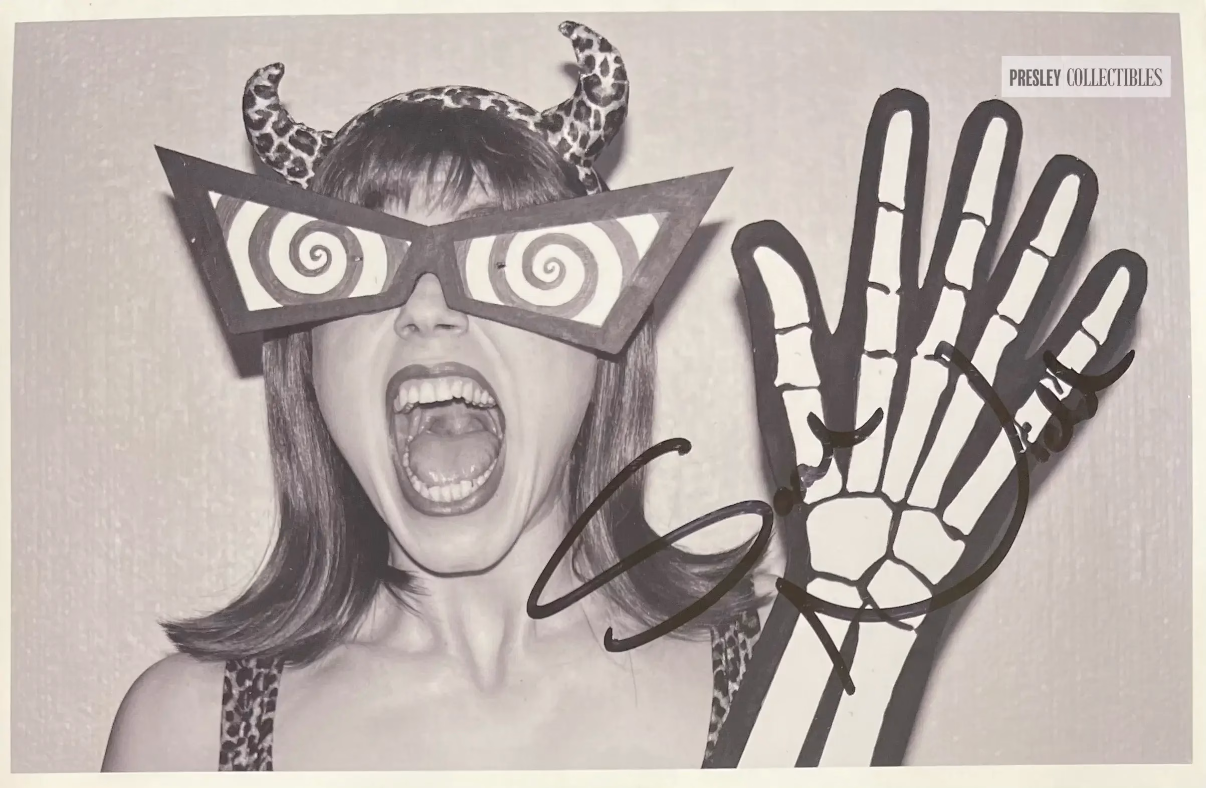Sarah Nield Autograph