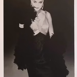 Issy van Randwyck Autograph