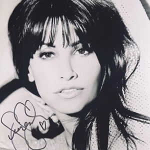 Gina Gershon Autograph