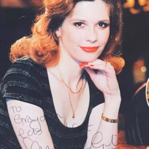 Samantha Giles Autograph
