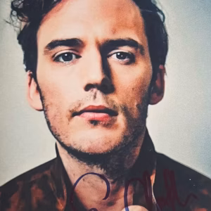 Sam Claflin Autograph