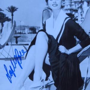 Sophia Loren: "Hand Signed 8x6 Black and White Photo"