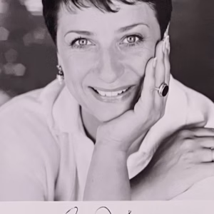 Caroline Quentin Autograph