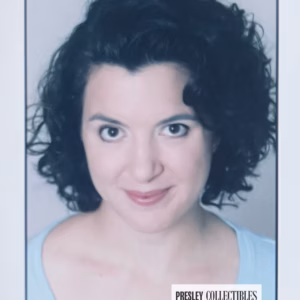 Tara Gadomski Autograph