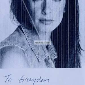 Amanda Noar Autograph