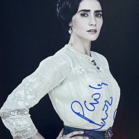 Paola Núñez Autograph